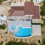 Kaminia Blu * Ratzaklíon